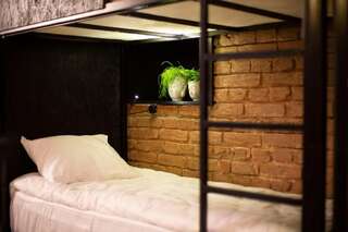 Хостелы 111 Hostel Тбилиси Общий номер для мужчин и женщин с 8 кроватями-28