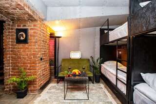 Хостелы 111 Hostel Тбилиси Общий номер для мужчин и женщин с 8 кроватями-30