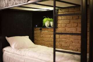 Хостелы 111 Hostel Тбилиси Общий номер для мужчин и женщин с 8 кроватями-4