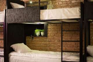 Хостелы 111 Hostel Тбилиси Общий номер для мужчин и женщин с 8 кроватями-5
